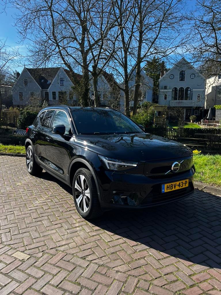 Volvo XC40 Recharge Pure Electric 231pk 2023 Zwart, Auto's, Volvo, Stof, Zwart, Elektrisch, Grijs