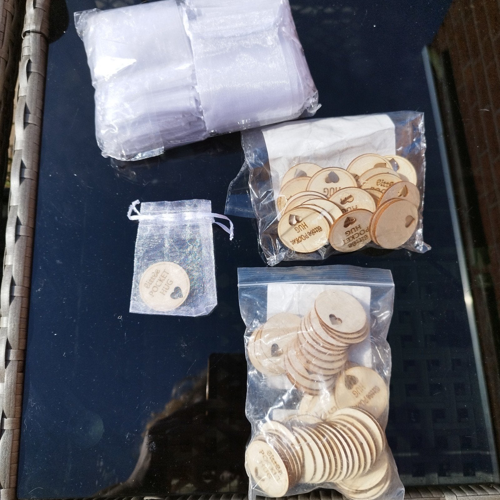 Houten Pocket Hugs met Organza Zakjes - Nieuw, Ophalen of Verzenden