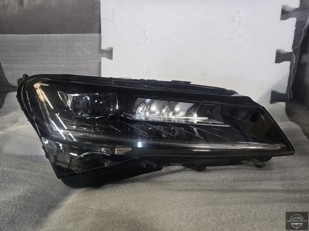 Skoda Superb 3V Facelift 19-24 LED Koplamp Rechts 3V1941016D, Auto-onderdelen, Skoda, Skoda Auto a.s., Gebruikt, Infoline@skoda-auto.cz
