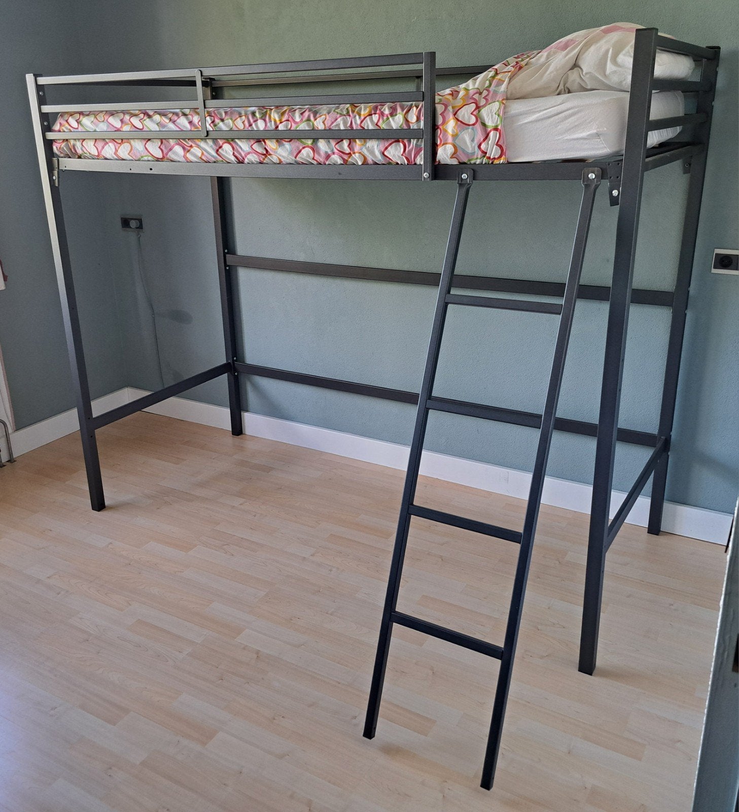 Mooie grijze hoogslaper, zo goed als nieuw, Ophalen, Eenpersoons, 160 tot 180 cm, Zo goed als nieuw