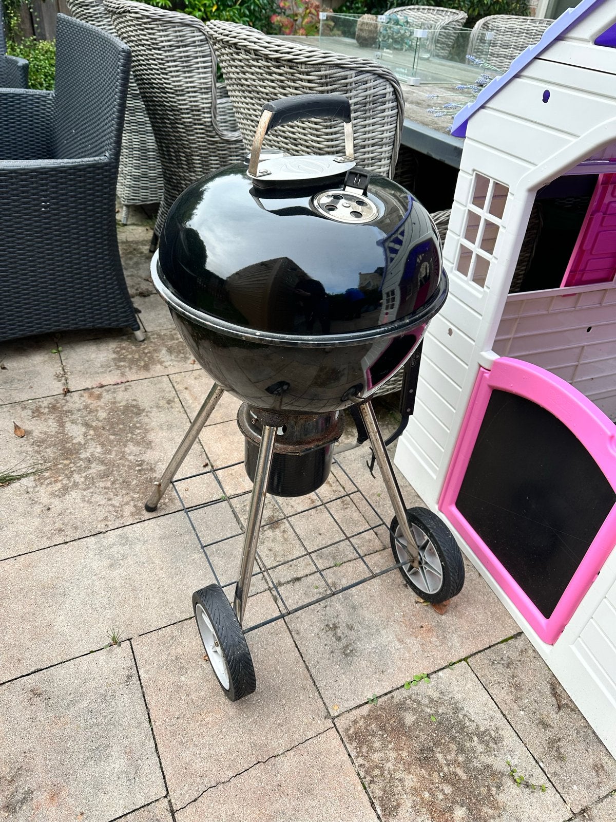 Napoleon houtskool barbecue met hoes, Tuin en Terras, Ophalen, Gebruikt, Met accessoires