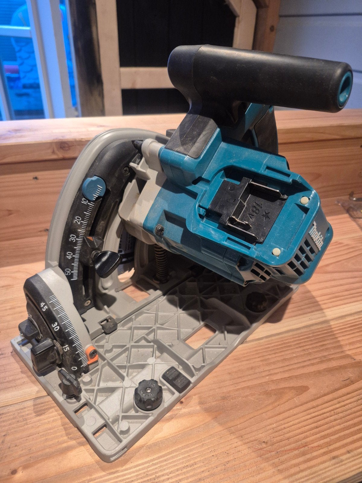 Makita Invalzaag DSP600 met Zaagblad - Krachtig  Nauwkeurig, Invalzaag, Ophalen of Verzenden, Zo goed als nieuw, 30 tot 70 mm