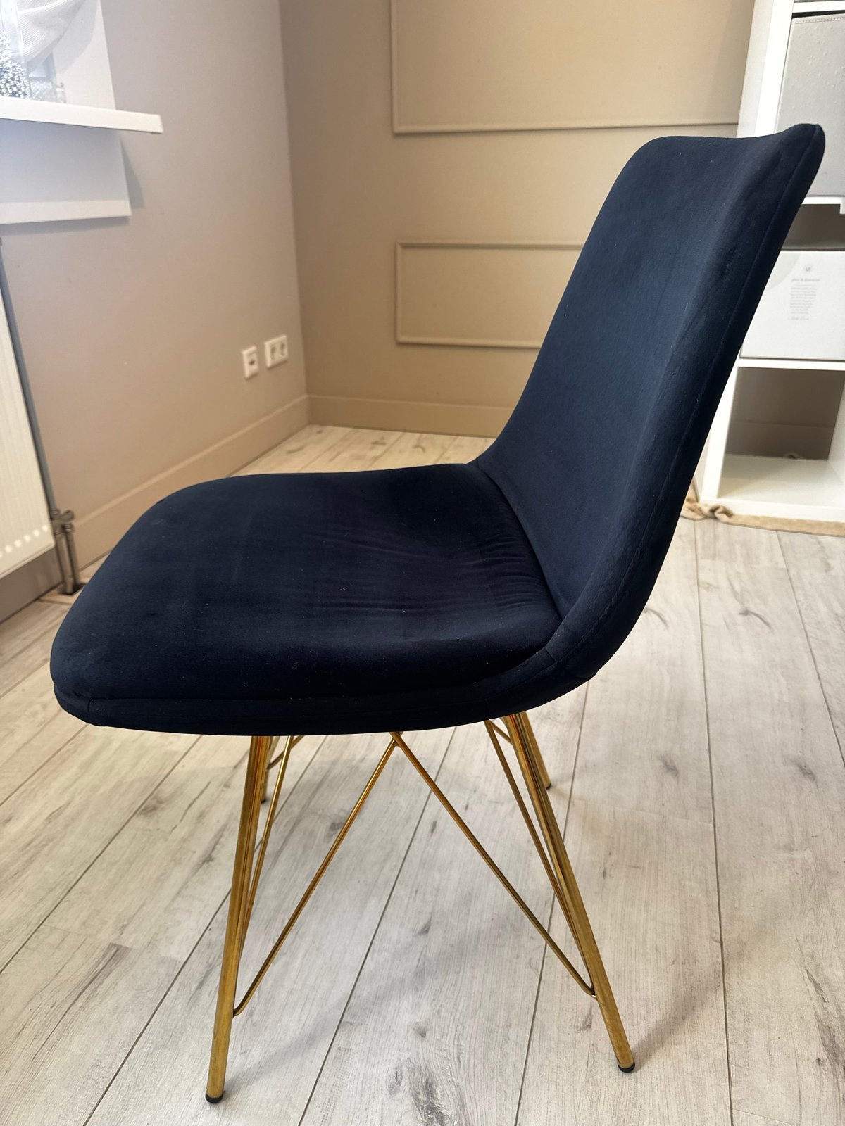 4 Zwarte fluwelen eetkamerstoelen met gouden poten, Ophalen, Gebruikt, Zwart, Vier