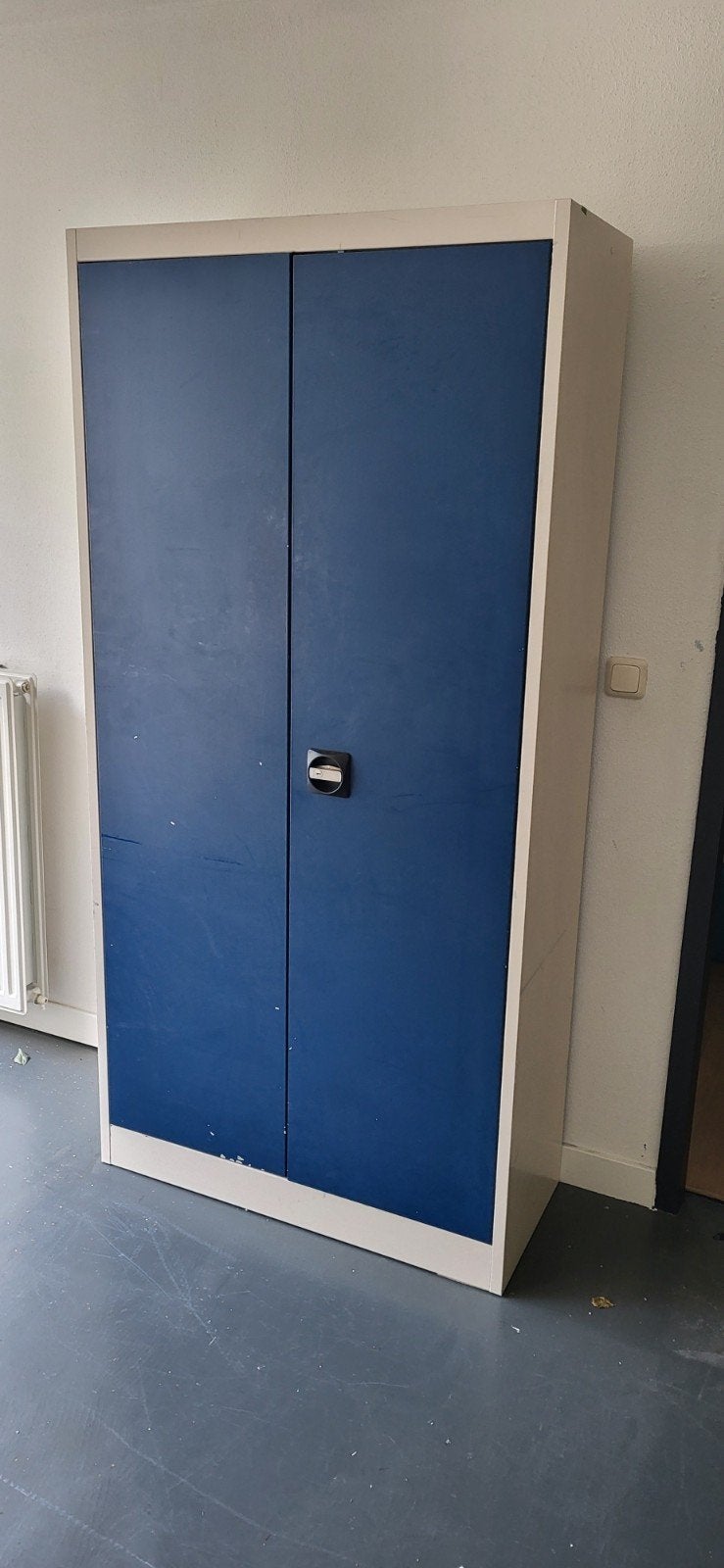 Metalen kast met planken - Blauw/Crème, Ophalen, Modern, functioneel, 50 tot 100 cm, Metaal
