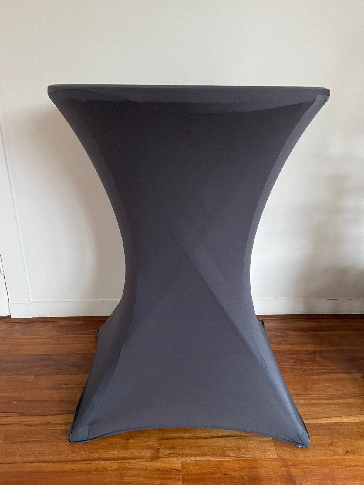 2 x Statafel partytafel +rok te huur €7,50 (110 h dia 80 cm), Ophalen, Zo goed als nieuw