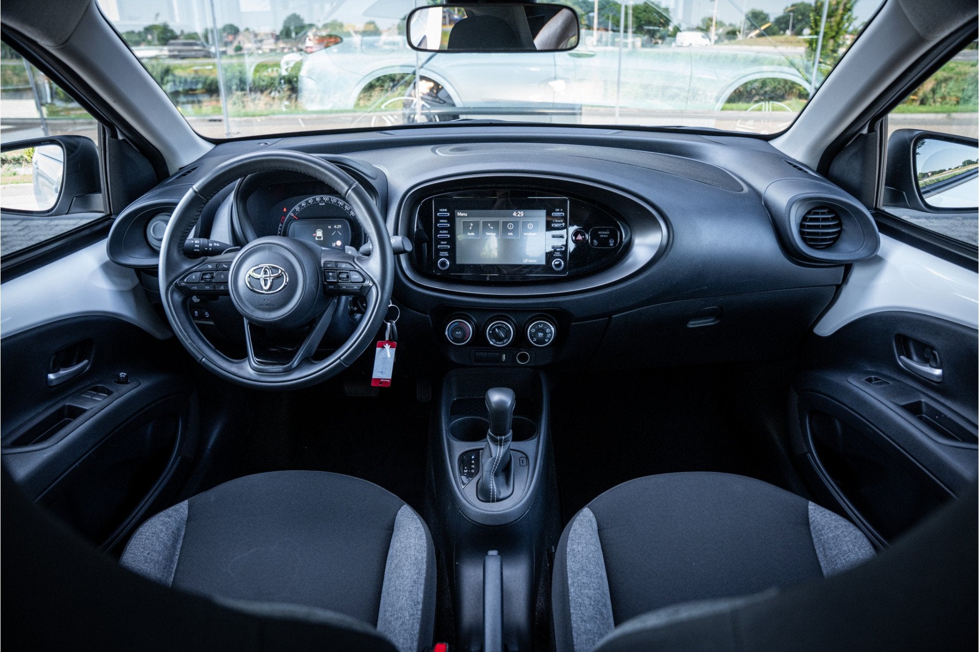 Toyota Aygo X 1.0 VVT-i S-CVT Play * Camera * Automaat * Car, Auto's, 12 maanden, Stof, Gebruikt, 4 stoelen