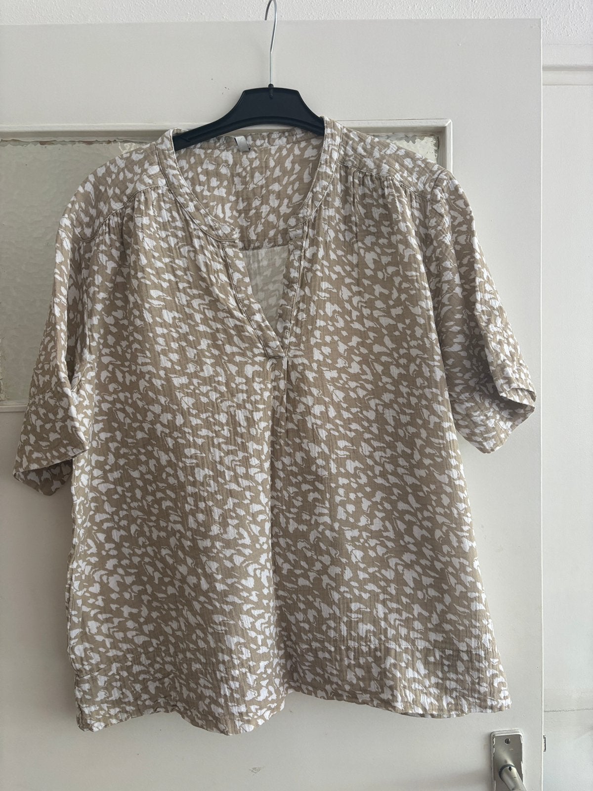 Dames shirt met korte mouwen, Kleding | Dames, Ophalen of Verzenden, Zo goed als nieuw, Beige, Shirt of Top