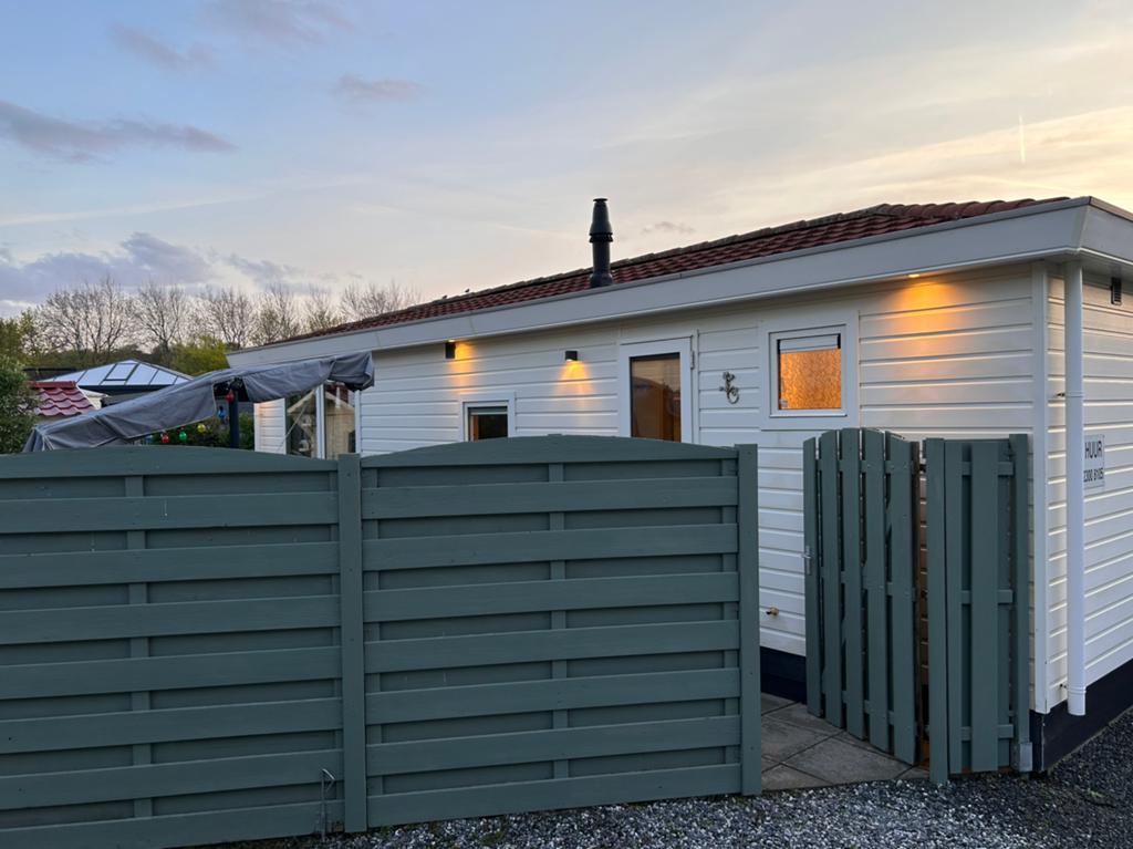 Luxe chalet aan zee camping de zwinhoeve cadzand te huur, Vakantie, Vakantiehuizen | Nederland, 2 slaapkamers, Zeeland, Recreatiepark