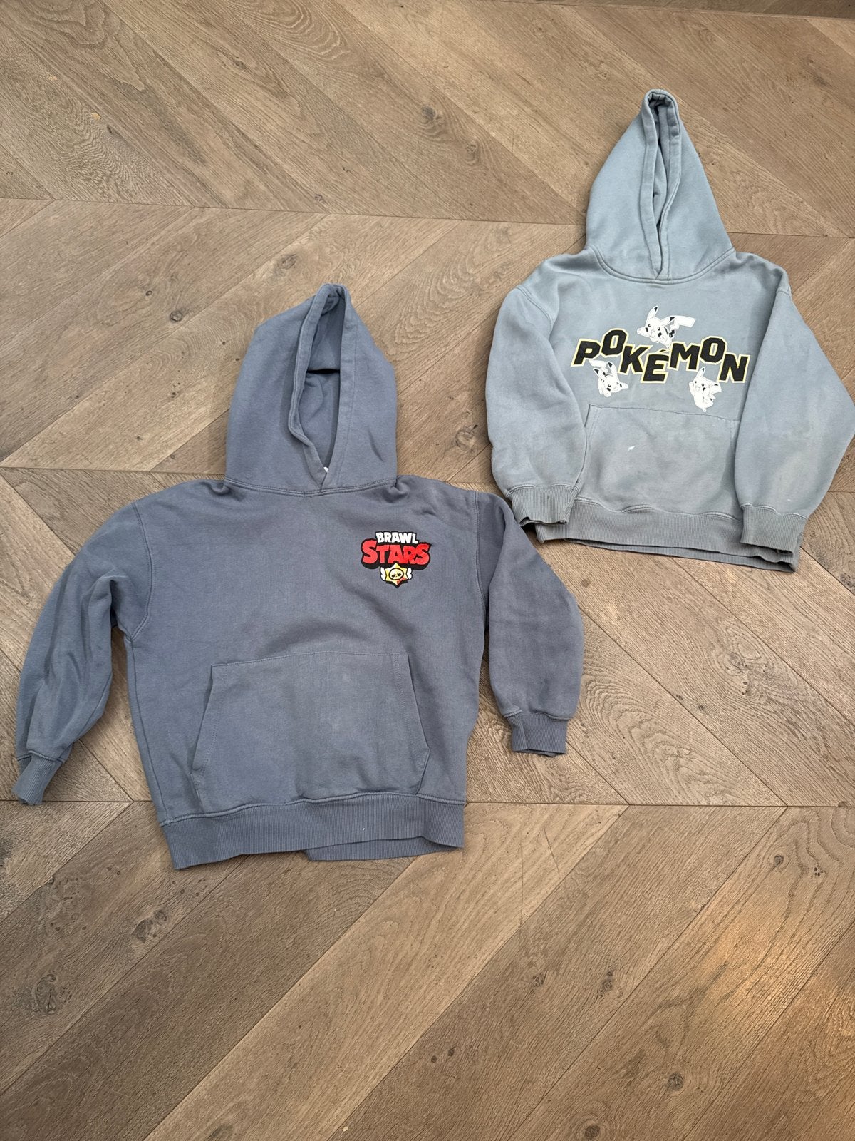 2 Hoodies: Pikachu (130cm) & Brawl Stars (140cm), Ophalen, Gebruikt, Jongen