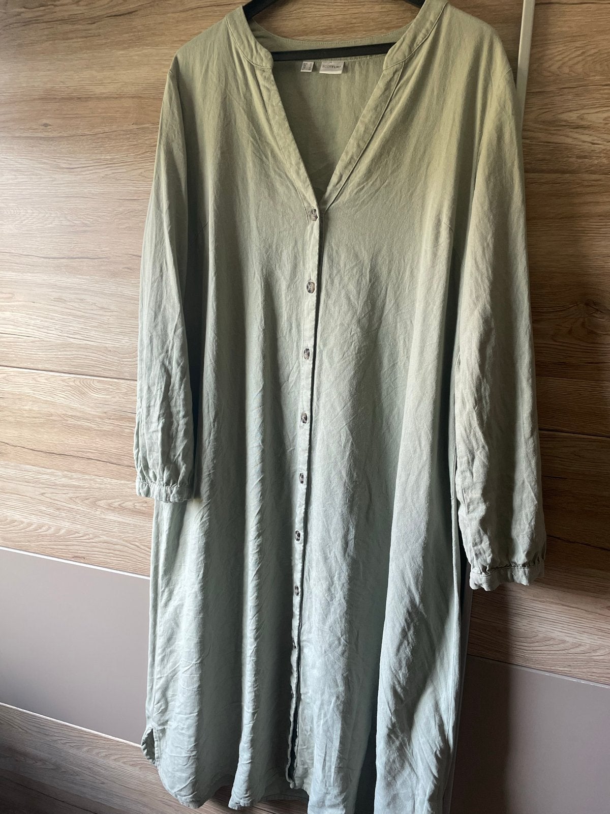 Mooie saliegroene doorknoopjurk / blousejurk Bodyflirt  42, Maat 42/44 (L), Ophalen of Verzenden, Zo goed als nieuw, Onder de knie