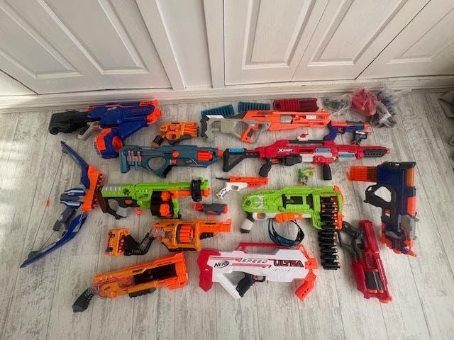 Mega Nerf collectie inclusief accessoires, Kinderen en Baby's, Speelgoed | Buiten | Actiespeelgoed, Ophalen of Verzenden