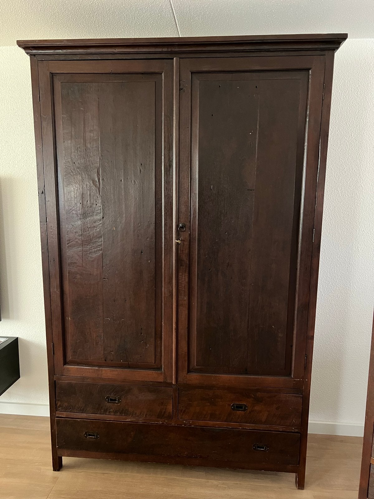 Complete set: Eettafel, Ladekast, Kast en Salontafels, Ophalen
