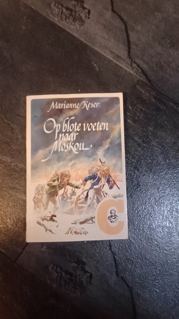 Op blote voeten naar Moskou – Marianne Keser, Ophalen of Verzenden, Gelezen