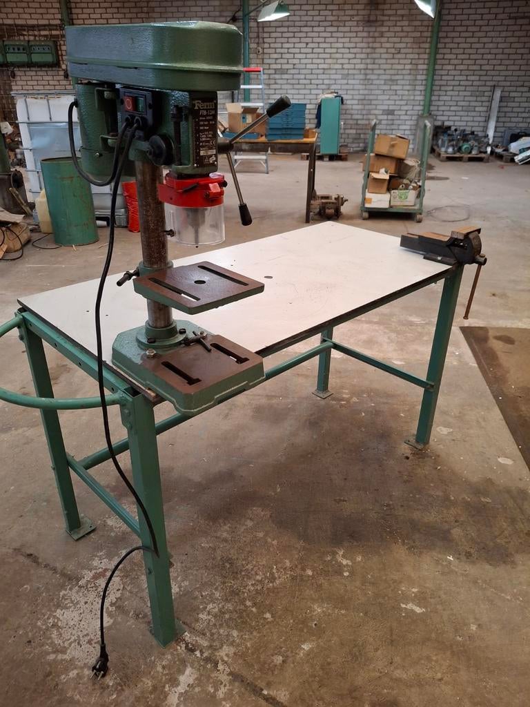 Werkbank met kolomboormachine en bankschroef, Doe-het-zelf en Verbouw, Werkbanken, Ophalen, Gebruikt, Bankschroef