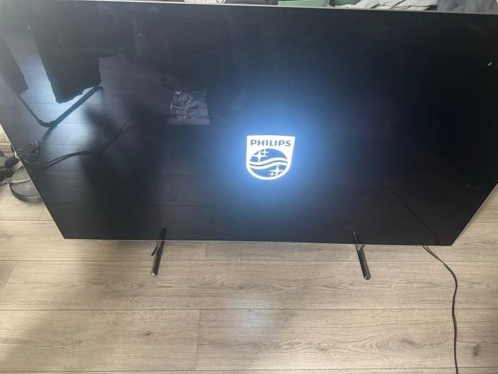 Philips TV met puntje op scherm en loopt vast
