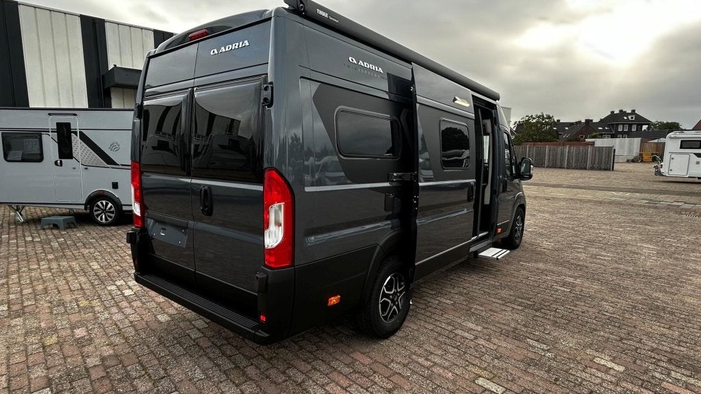 Adria Twin Supreme 640 SLB 2027 Bekleding Leer, Caravans en Kamperen, Campers, Buscamper of Camperbus, Fiat, Tot en met 2, 6 tot 7 meter