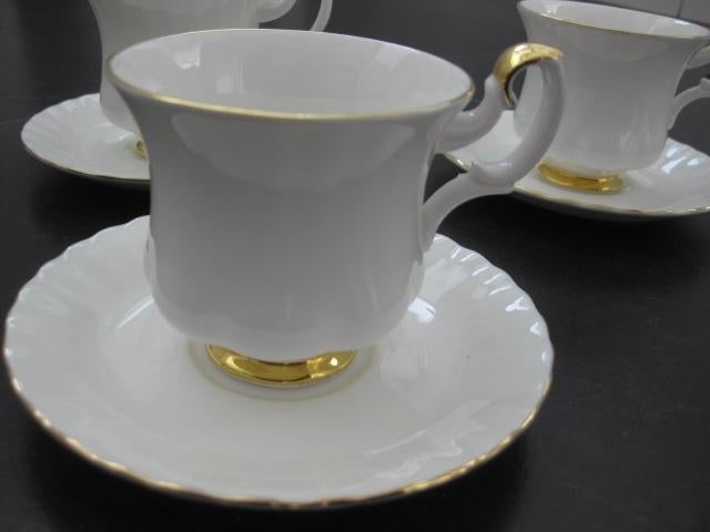 Royal Albert Val d'Or 3 koffiekopjes, met schoteltjes, Ophalen of Verzenden