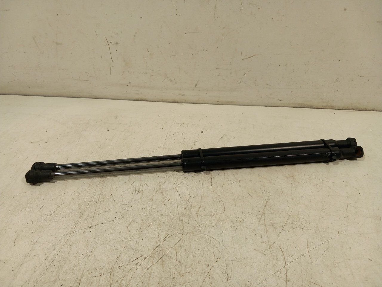 Gasdrukveerset achter Suzuki Ignis, Auto-onderdelen, Onderdelen@venauto.nl, Van der Ven Autorecycling B.V., Gebruikt, Ettenseweg 76, 4706 PB Roosendaal, The Netherlands