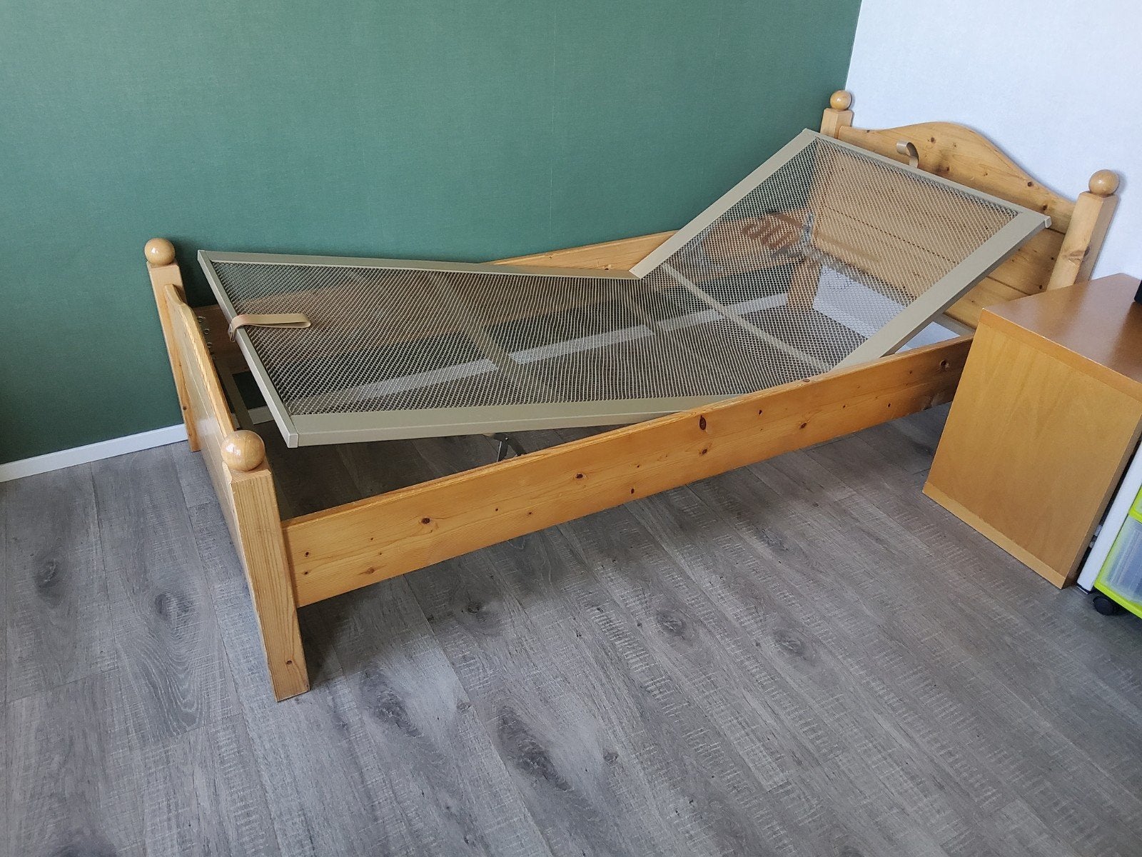 1 persoons houten bed met verstelbaar auping bodem, Huis en Inrichting, Slaapkamer | Bedden, Ophalen, 90 cm, Eenpersoons, Hout
