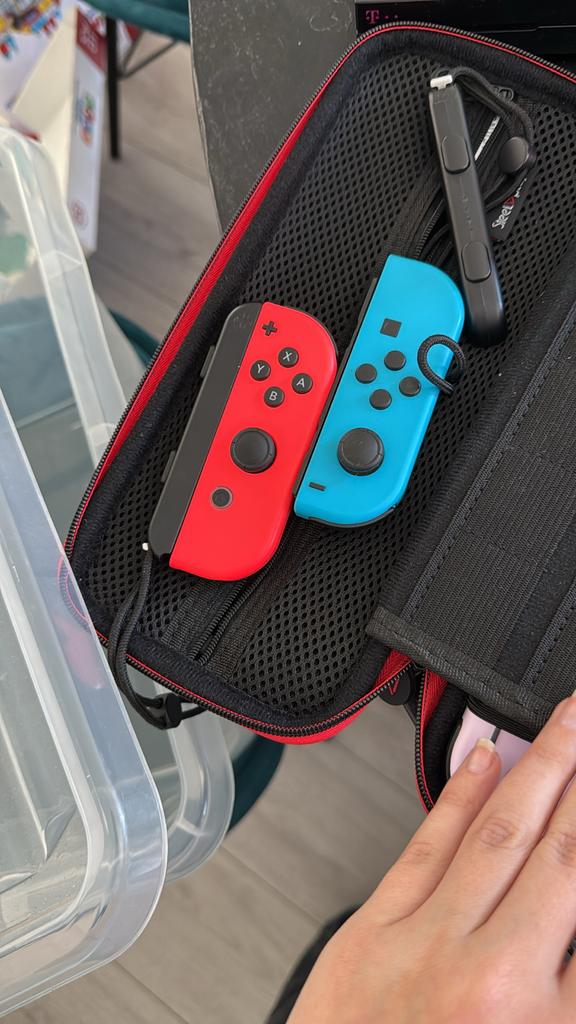 Nintendo Switch met 4 spellen en accessoires, Overige genres, Eén computer, Ophalen of Verzenden, Zo goed als nieuw