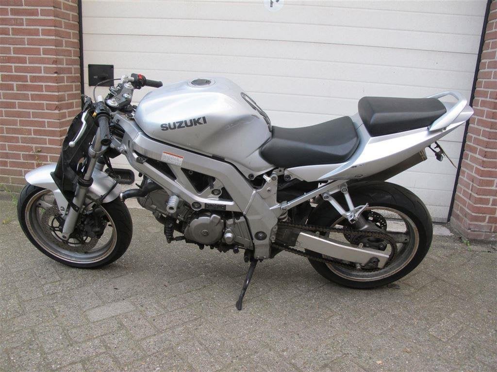 Suzuki 1 SV650 2004 onderdelen oa sportuitlaat frame voorvor, Motoren, Onderdelen | Suzuki, Ophalen of Verzenden, Gebruikt