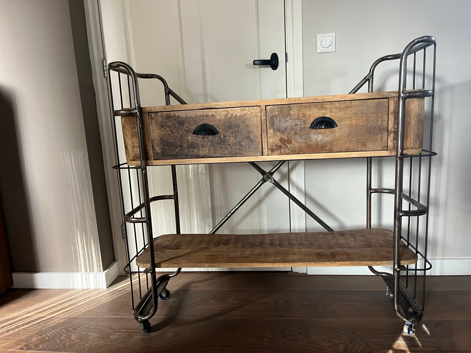 Industriële trolley/dressoir van mangohout met 2 lades, Ophalen, Gebruikt