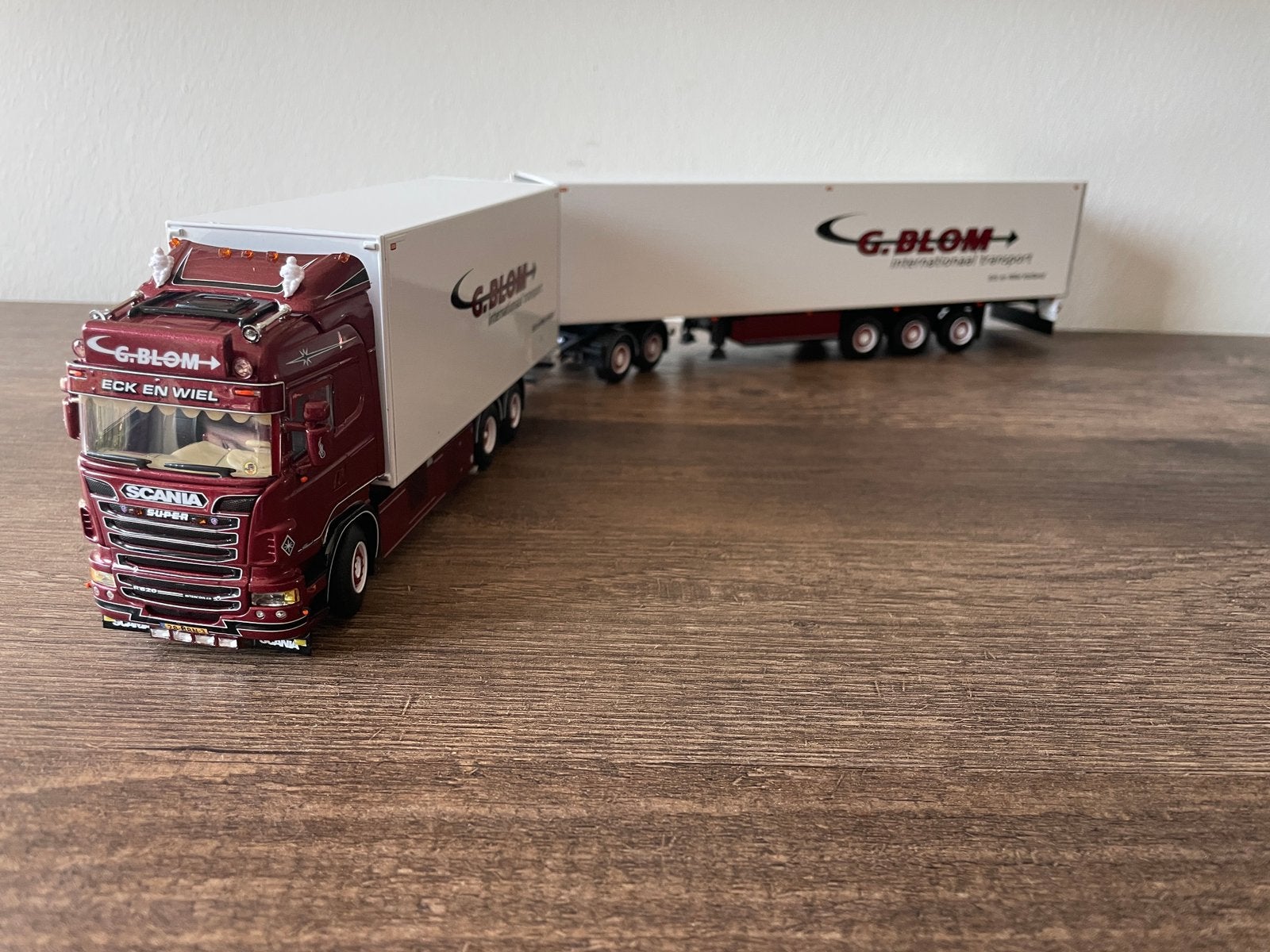 WSI Scania V8 LZV Blom transport, Hobby en Vrije tijd, Modelauto's | 1:50, Ophalen of Verzenden, Zo goed als nieuw, Bus of Vrachtwagen