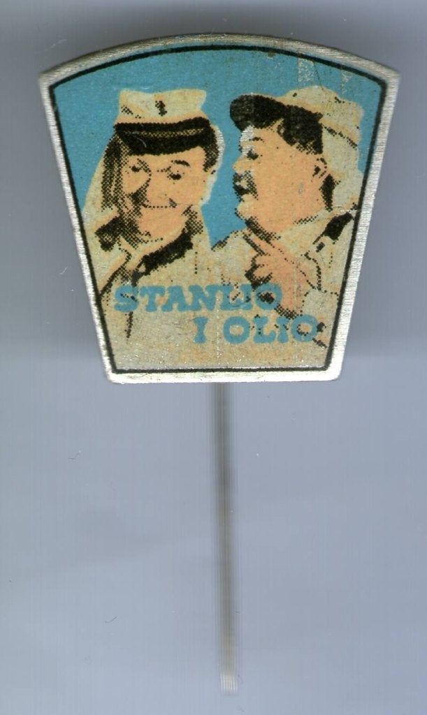 Stan Laurel & Oliver Hardy aluminium speldje ( T_040), Verzamelen, Verzenden, Nieuw, Figuurtje, Speldje of Pin