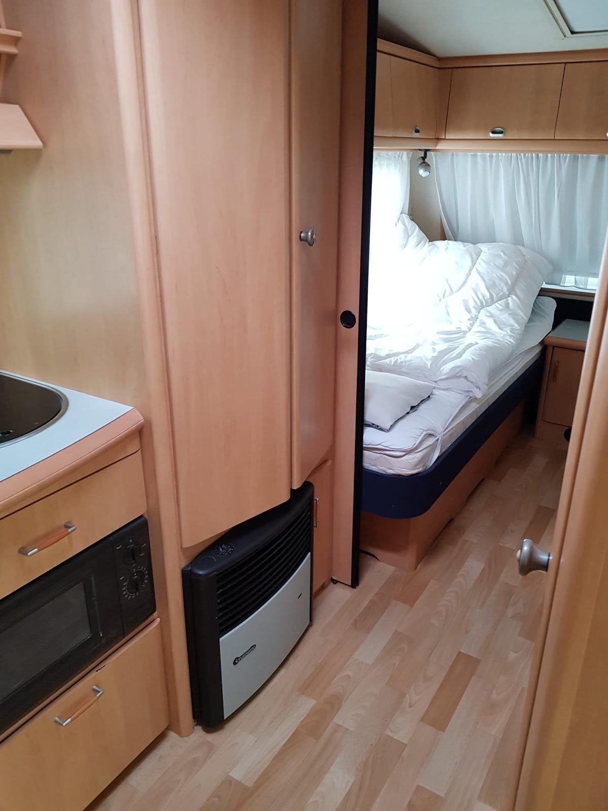 Hobby caravan met voortent en 2 aparte bedden, Caravans en Kamperen, Rondzit, Hobby, Particulier, 5 tot 6 meter