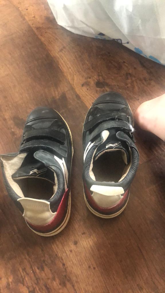 Zwarte kinderschoenen met klittenband, Kinderen en Baby's, Kinderkleding | Schoenen en Sokken, Ophalen of Verzenden, Gebruikt