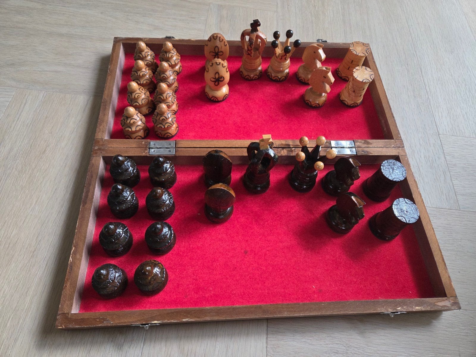 ️ Vintage houten schaakspel – compleet – voor liefhebber, Ophalen of Verzenden, Minder dan 500 stukjes, Gebruikt, Schaken