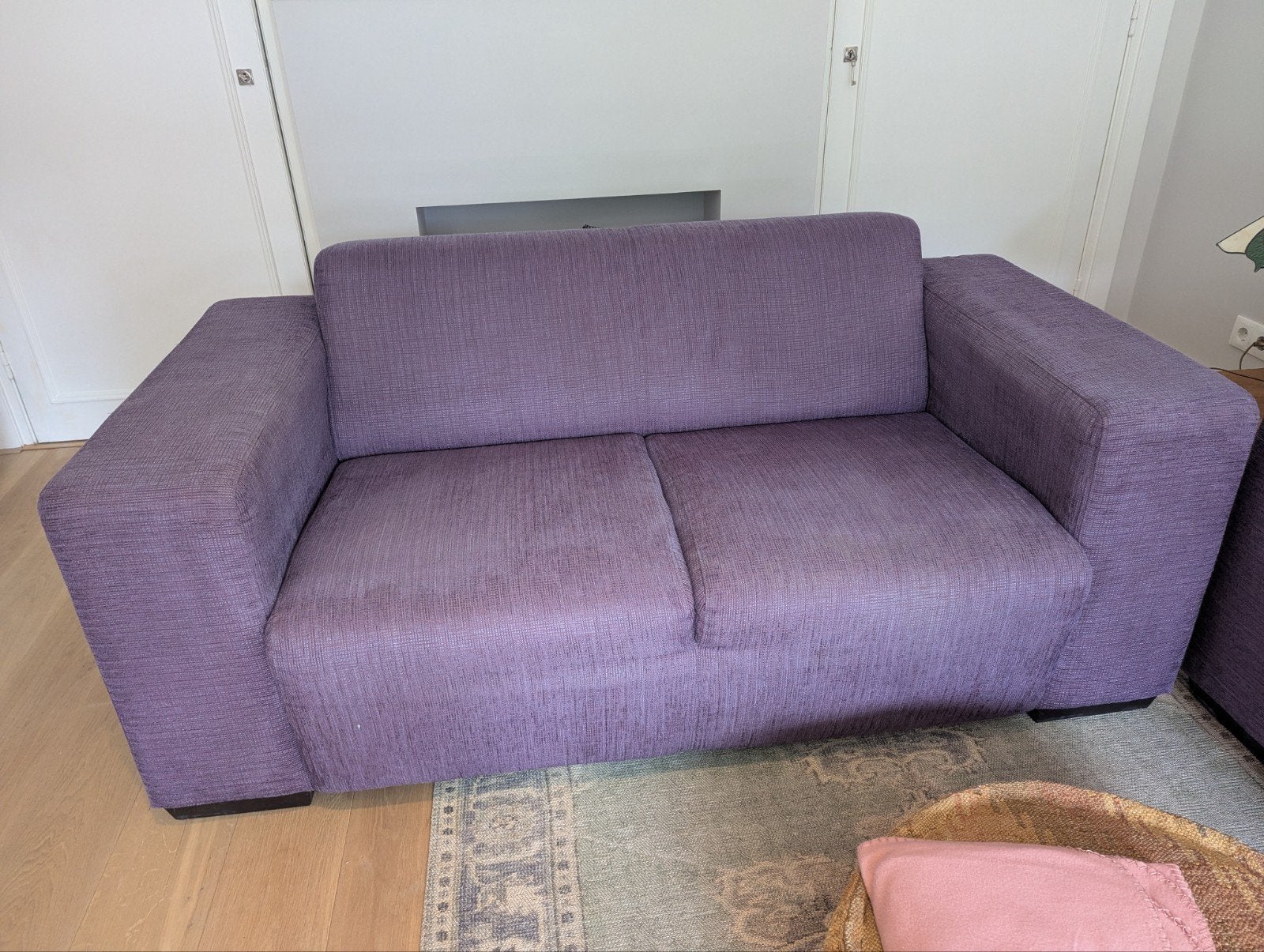 Montèl paarse tweezitsbank, Gebruikt, 150 tot 200 cm, Tweepersoons, 75 tot 100 cm