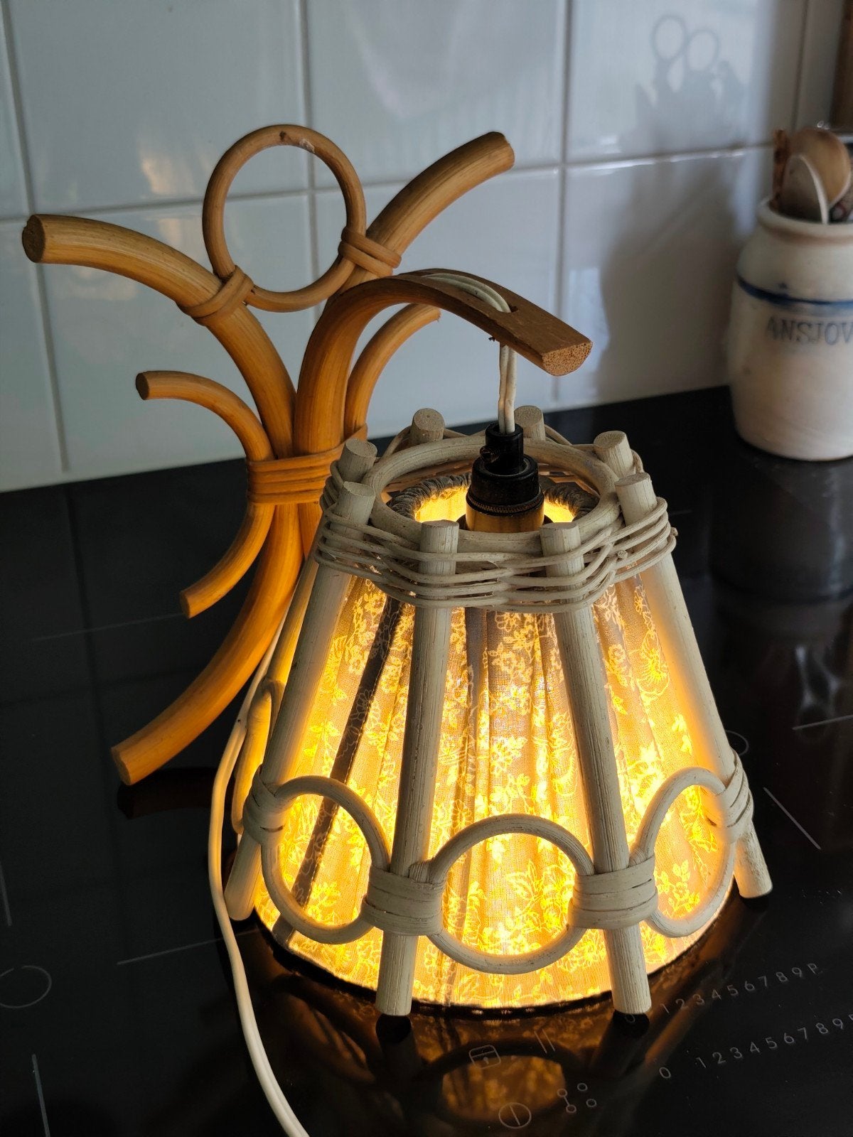 Midcentury rotan wandlampje met peertje, 27 cm hoog, Huis en Inrichting, Lampen | Wandlampen, Overige materialen, Gebruikt, Overige typen