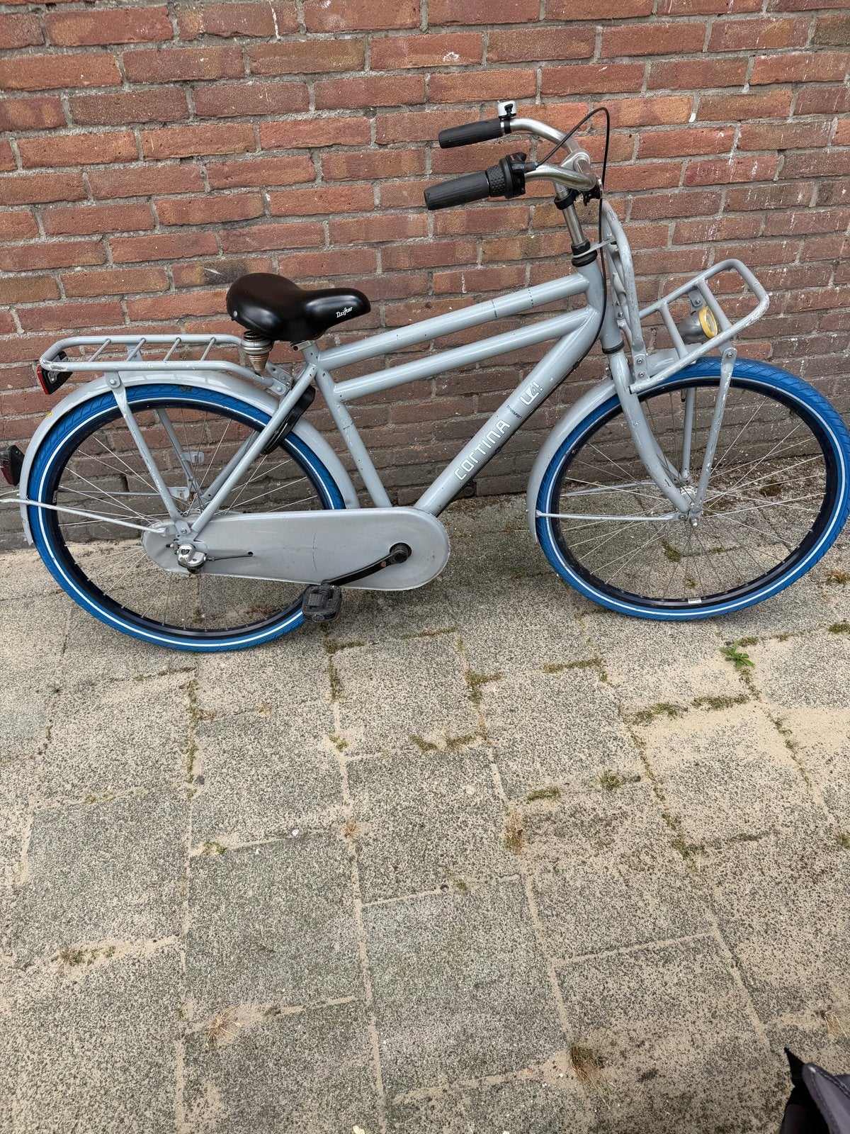Cortina U4 Transportfiets - Grijs met blauwe banden, Fietsen en Brommers, Fietsen | Dames | Damesfietsen, Terugtraprem, Gebruikt