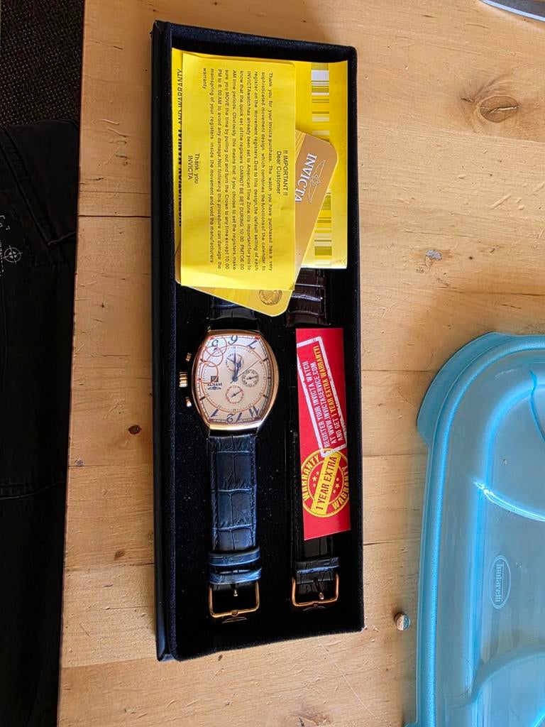 Invicta horloge - werkt wel, maar knapper op de foto, 1 Invicta Way, Hollywood, FL 33021, USA, Gebruikt, Info@invictawatch.com