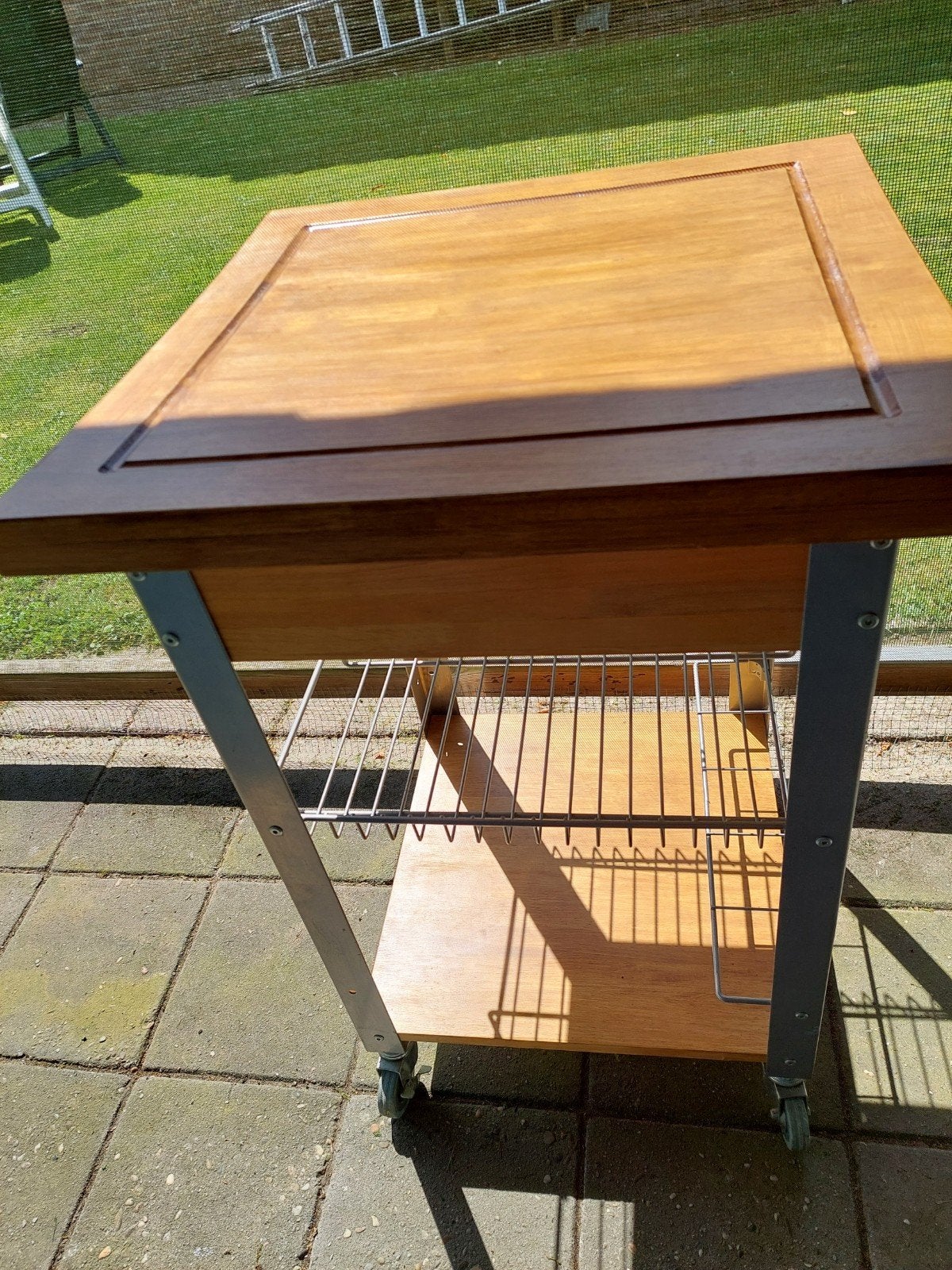 Bbq keuken trolley met 2 laatjes in zeer goede staat, Huis en Inrichting, Ophalen, Zo goed als nieuw