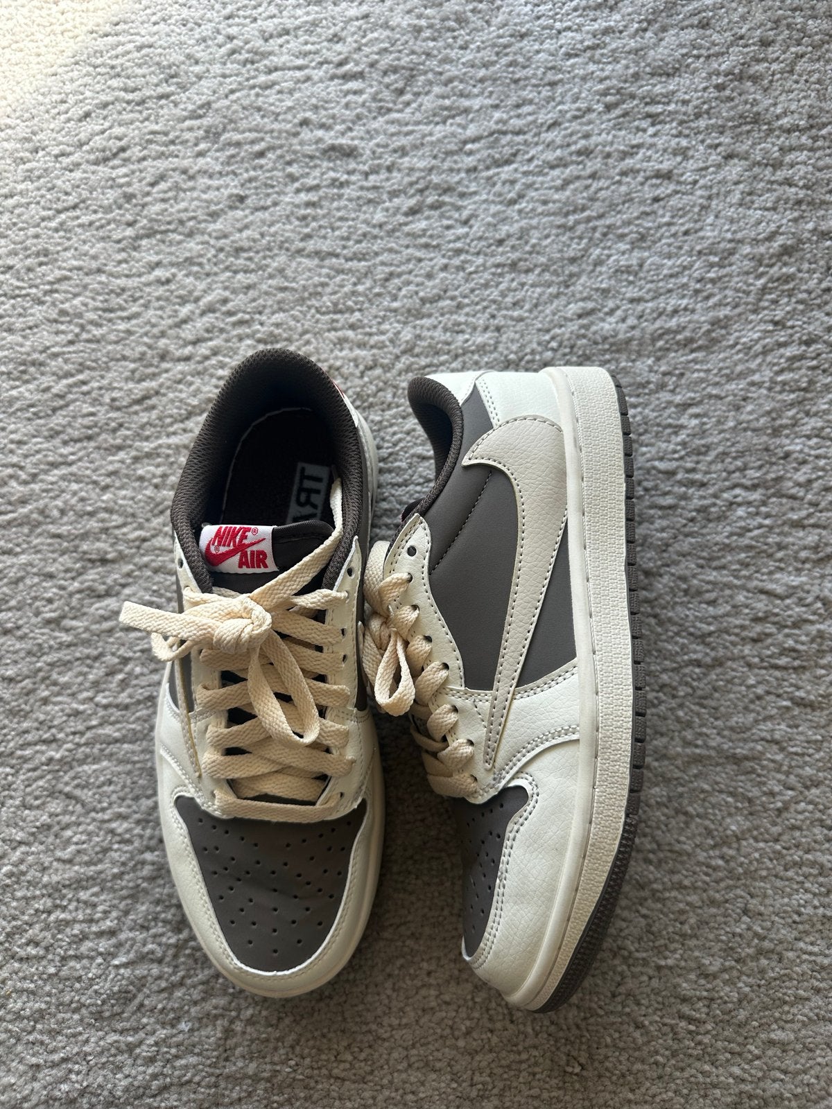 Travis Scott x Nike Air Jordan 1 Low 'Mocha', Kleding | Heren, Verzenden, Zo goed als nieuw, Bruin, Sneakers of Gympen