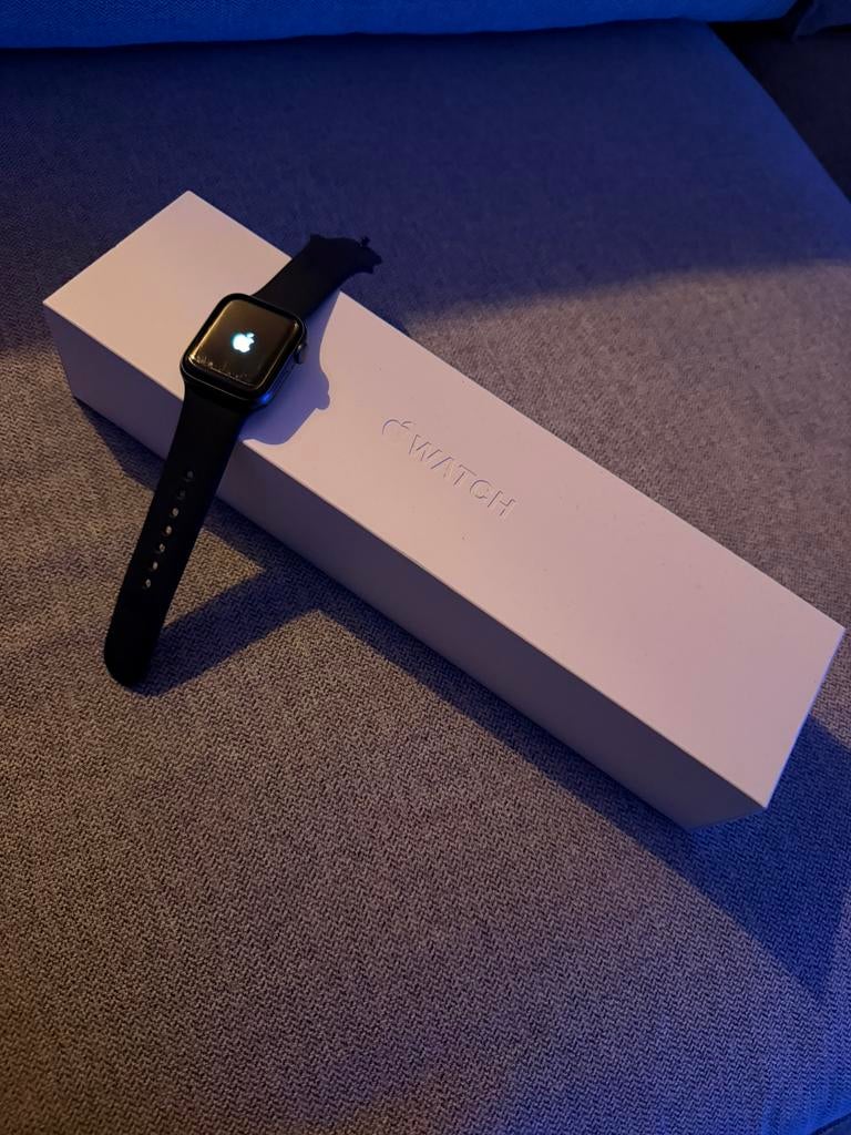 Apple watch series 5. 40 mm, Ophalen, Zo goed als nieuw, Grijs, IOS