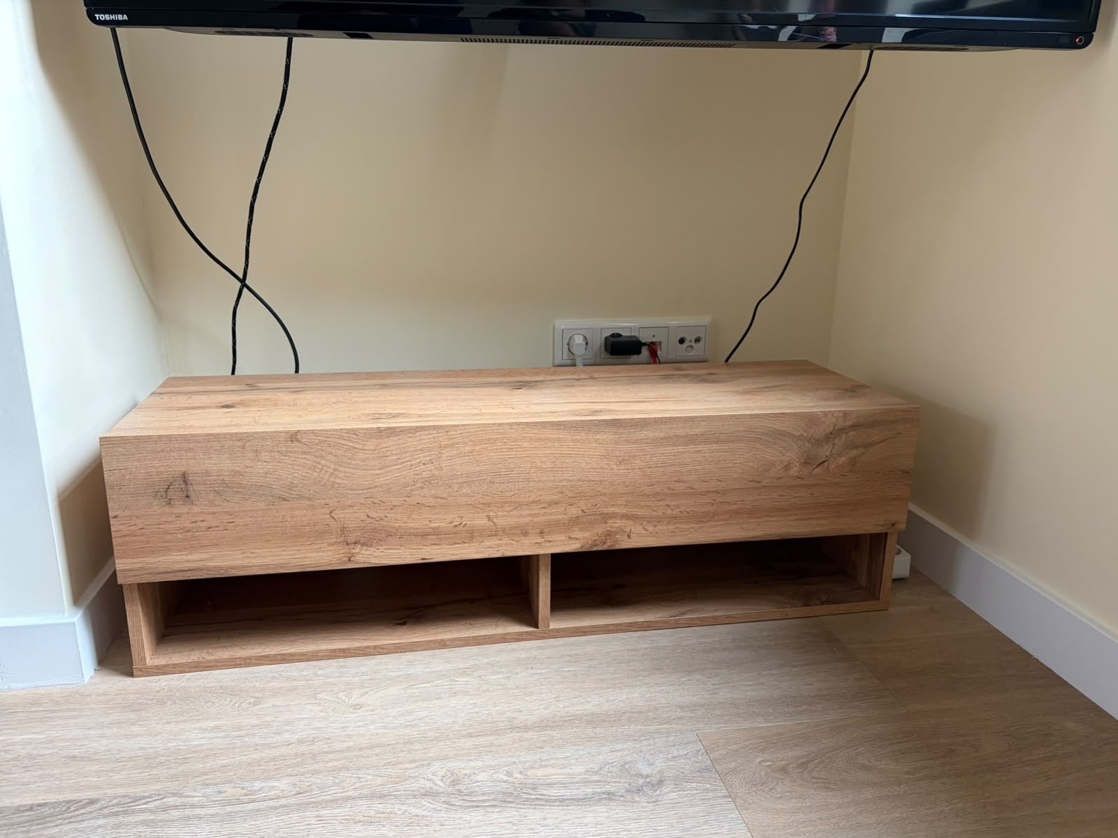 Tv kastje incl. bevestiging, Ophalen, 100 tot 150 cm, Zo goed als nieuw, Minder dan 100 cm