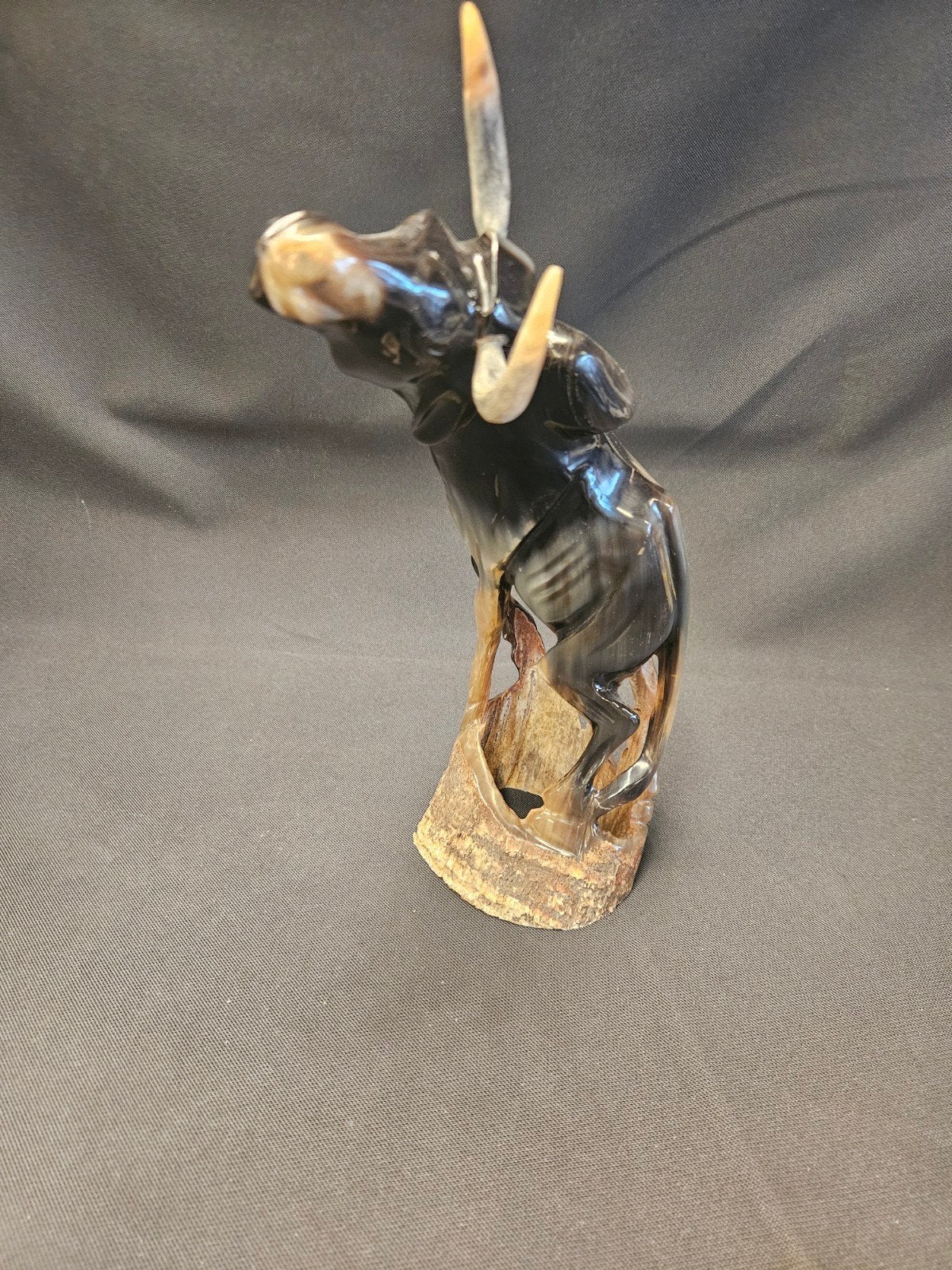 Uniek handgesneden beeld van een stier, 28 cm hoog, Natuurlijk materiaal, Ophalen of Verzenden, 20 - 50 cm, Beeld