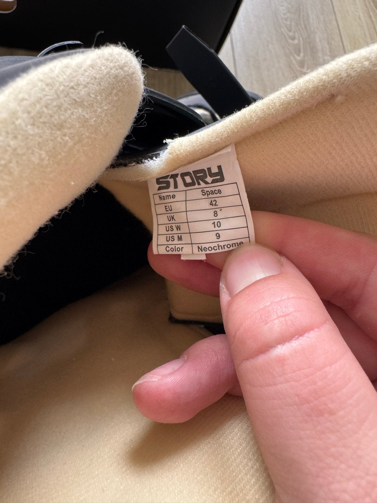 Foto 4 van Story Space Skeelers Maat 42 - Zo goed als nieuw