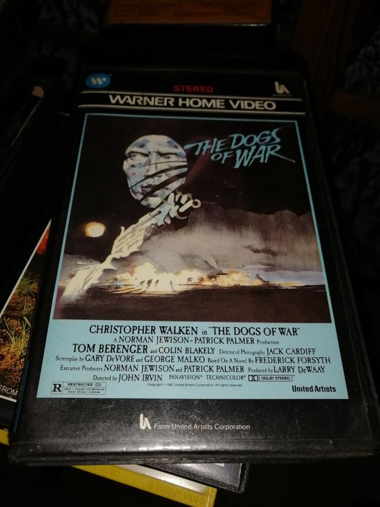 VHS ex-rental - The Dogs Of War, Vanaf 16 jaar, Ophalen of Verzenden, Gebruikt, Horror