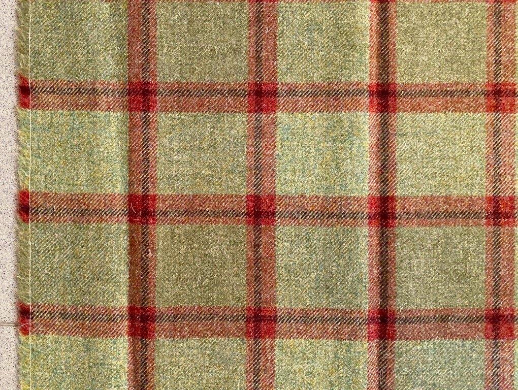 ANTA Moniak; groen+roze; restant SCHOTSE meubelstof, Wol, 120 cm of meer, Nieuw, Ophalen of Verzenden
