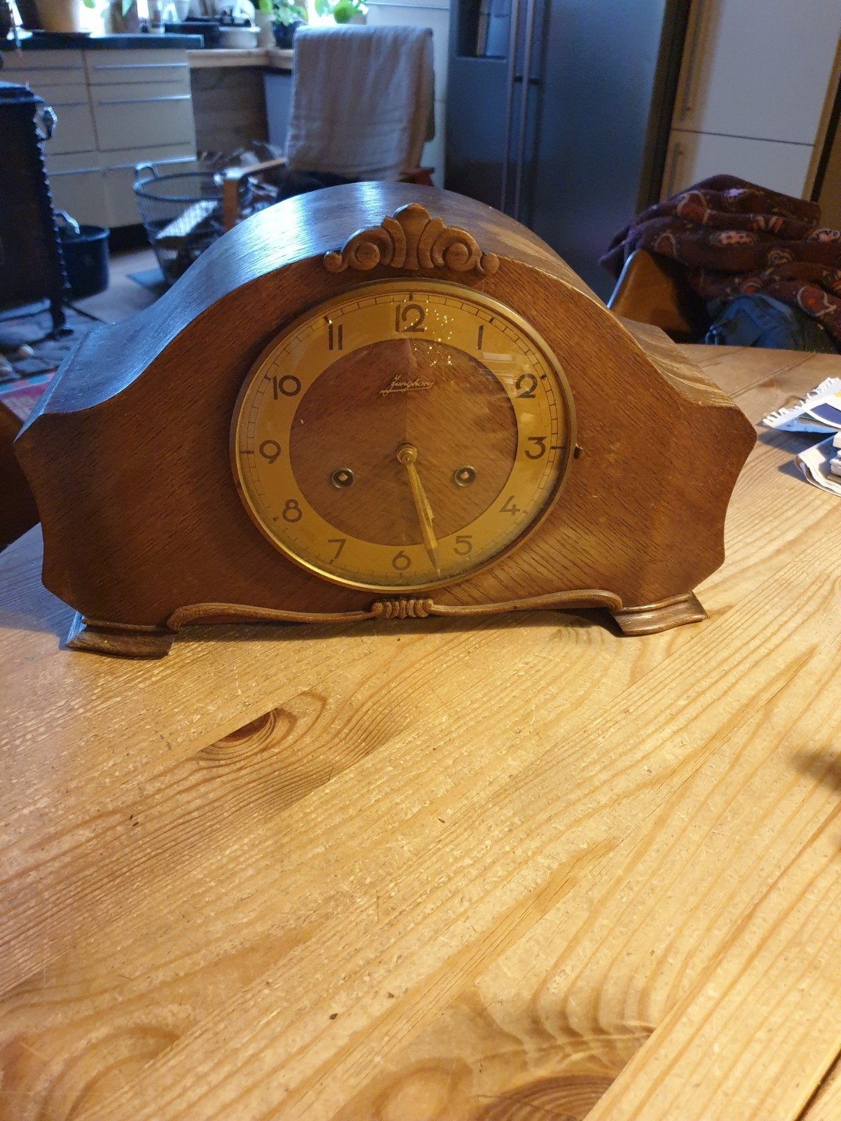 Junghans pendule, Ophalen