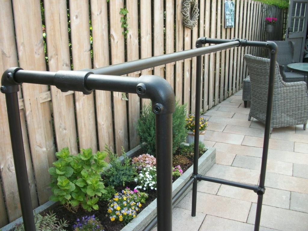 ZWART KLEDINGREK VAN STEIGERPIJP, Huis en Inrichting, Woonaccessoires | Kapstokken, Ophalen, Overige typen, Zo goed als nieuw