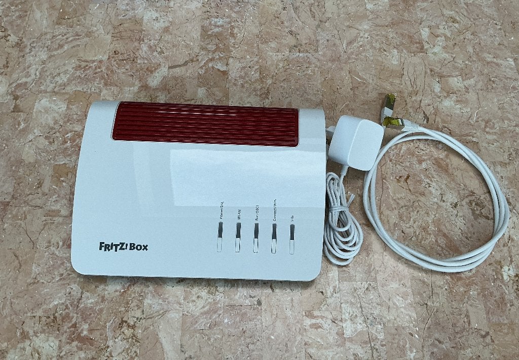 Fritz!box 7590 AX v2 Mesh en wifi 6 internet los, Computers en Software, Ophalen of Verzenden, Nieuw, Router met modem, FritzBox Fritz!Box