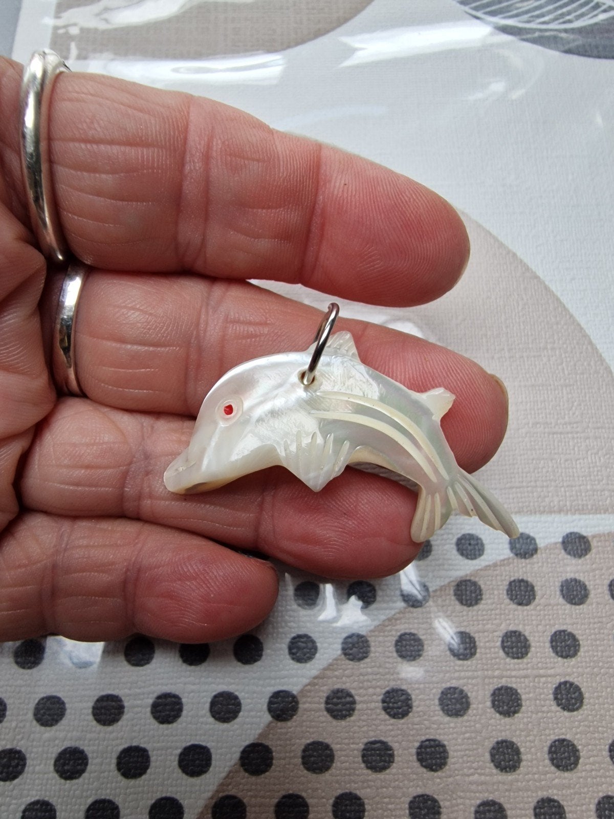 Parelmoer dolfijn hanger, Ophalen of Verzenden, Gebruikt, Overige materialen