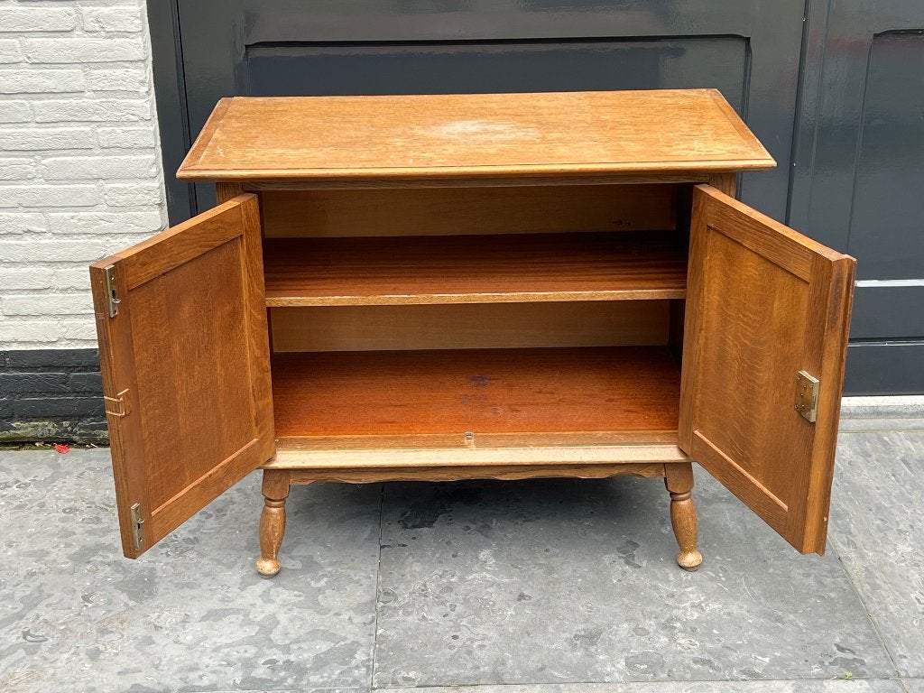 Foto 4 van Kast met 2 deuren ,Tv kast , eiken en fineerhout vintage