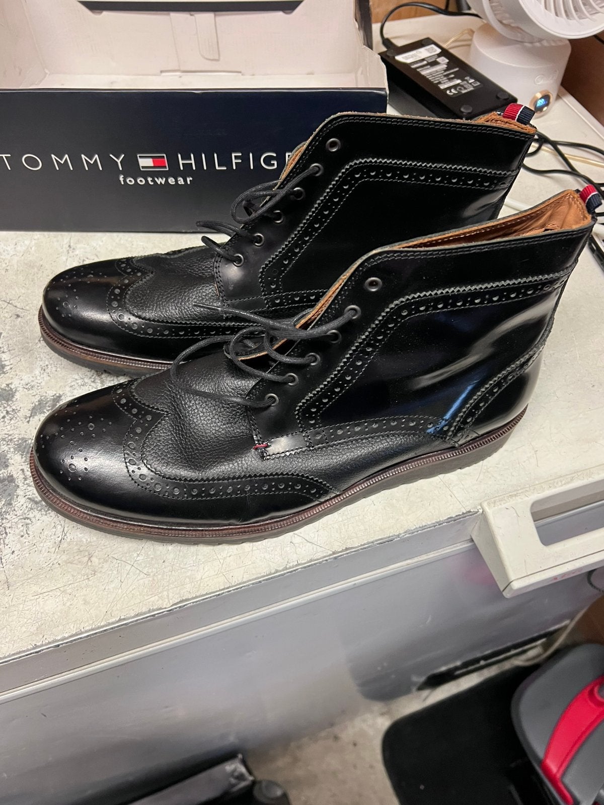 Nieuw Tommy hilfiger  echte leder lage laarzen maat 46, Zwart, Boots, Ophalen of Verzenden, Zo goed als nieuw