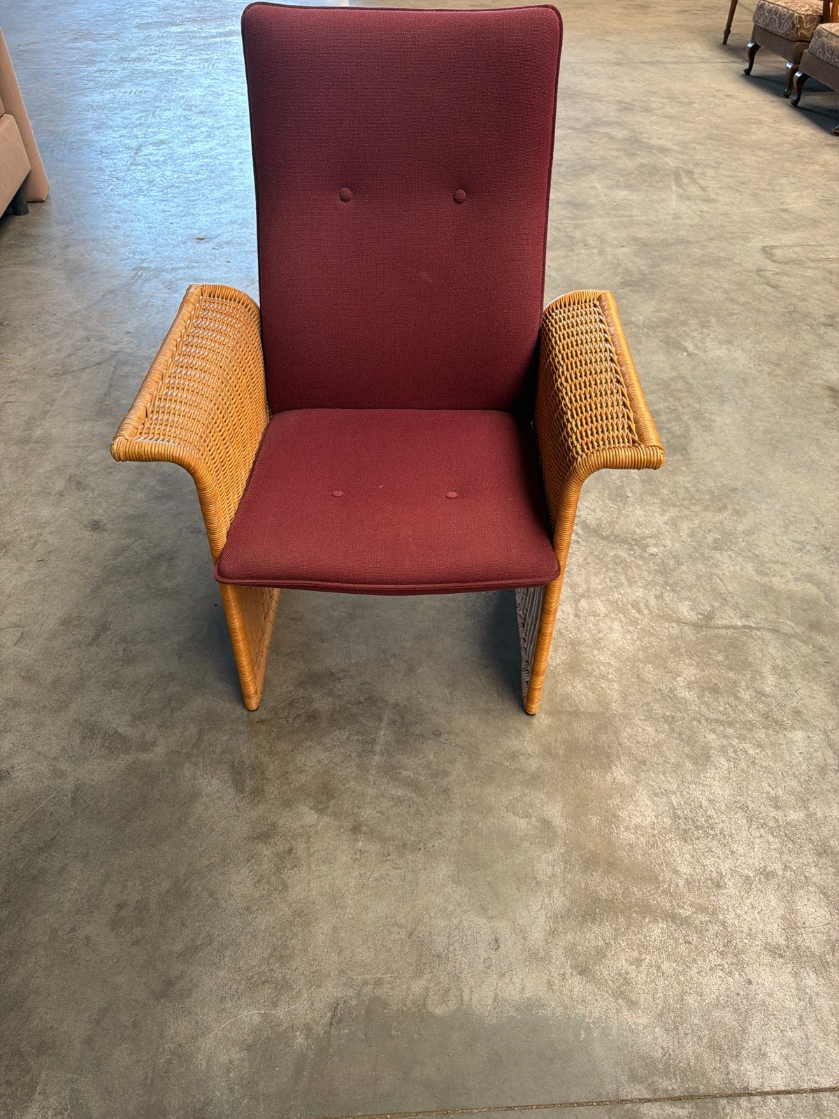 Rotan fauteuil met bordeauxrode bekleding, Ophalen